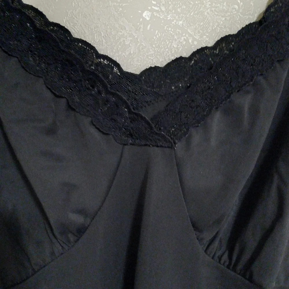 Cabernet 36 Full Black Lace Trimmed Slip - Picture 4 of 11